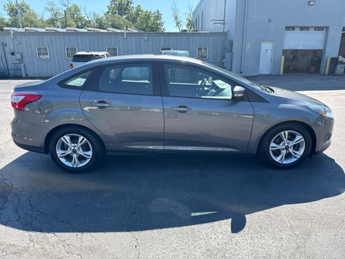 Used 2014 Ford Focus SE FWD image 2