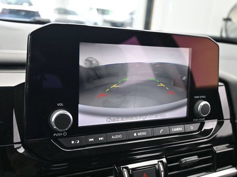 Used 2025 Nissan Pathfinder SV FWD image 20