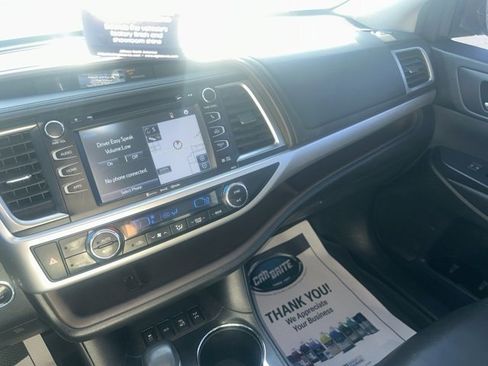 Used 2017 Toyota Highlander XLE image 21