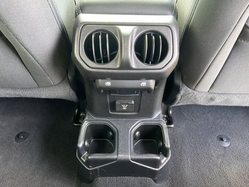 Used 2020 Jeep Wrangler Unlimited Sahara image 26