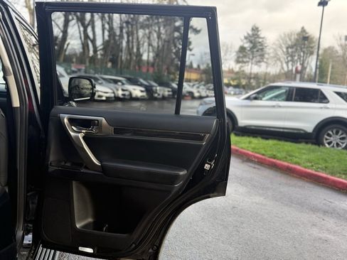 Used 2018 Lexus GX 460 image 19