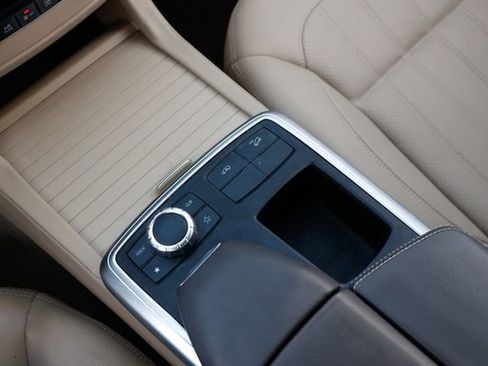 Used 2016 Mercedes-Benz GL 450 4MATIC image 40