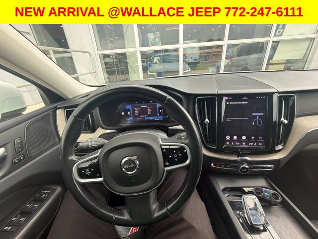 Used 2022 Volvo XC60 B5 Inscription w/ Protection Package Premier FWD image 4