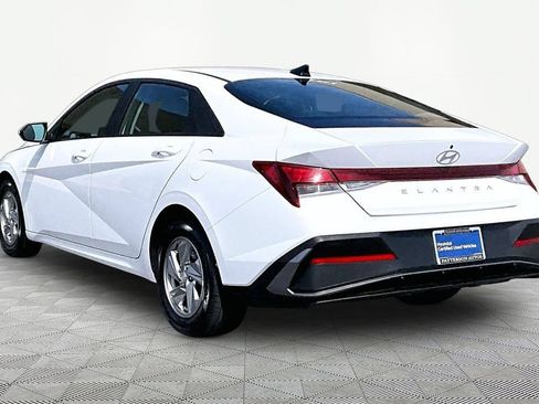 Used 2026 Hyundai Elantra SE w/ Cargo Package FWD image 7