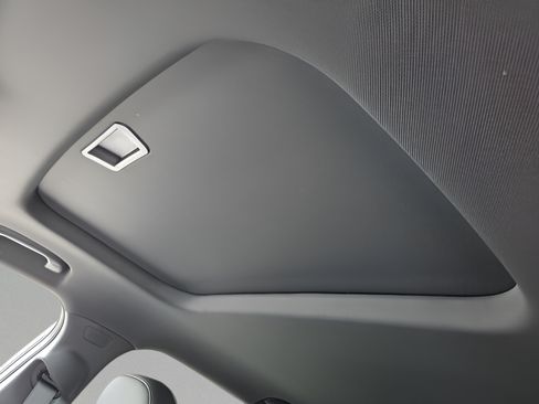 New 2026 Chevrolet Trax RS w/ Sunroof Package FWD image 16