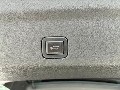 Used 2021 Chevrolet Tahoe Z71 w/ Luxury Package AWD/4WD image 32