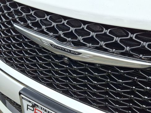 New 2026 Chrysler Pacifica Select image 4