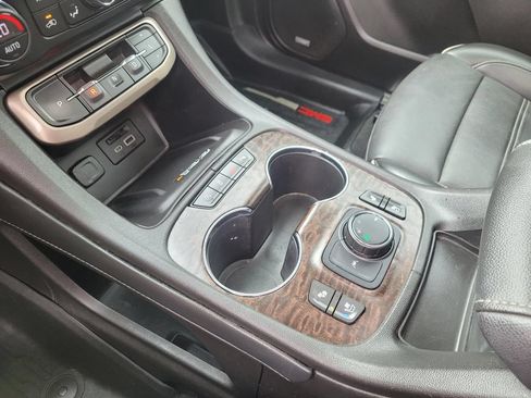Used 2023 GMC Acadia Denali w/ Denali Ultimate Package FWD image 29