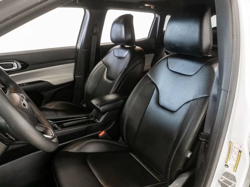 Certified 2025 Jeep Compass Limited AWD/4WD image 9