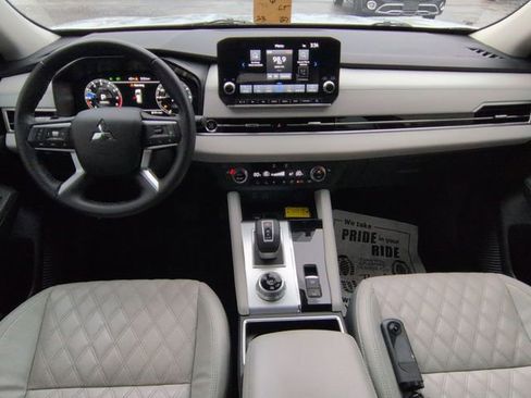 Used 2023 Mitsubishi Outlander SEL image 23