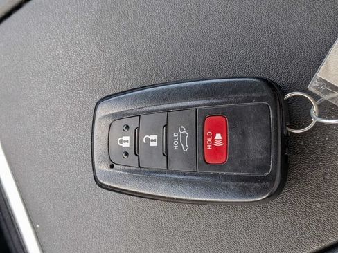 Used 2023 Toyota Highlander XLE FWD image 32