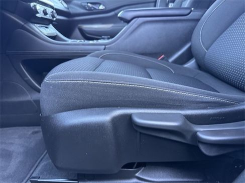 Used 2023 GMC Acadia SLE image 13