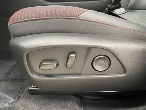 Certified 2025 Chevrolet Equinox RS AWD/4WD image 9