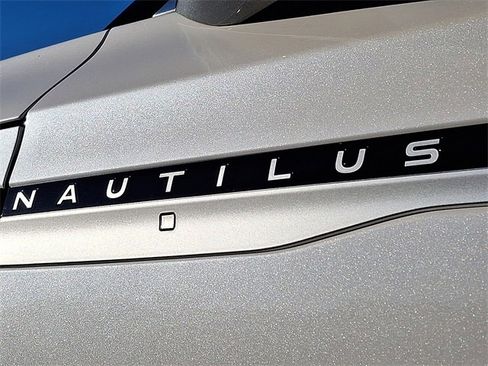 Used 2025 Lincoln Nautilus Premier w/ Equipment Group 102A image 32