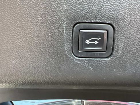 Used 2019 Chevrolet Traverse LT w/ LPO, Floor Liner Package AWD/4WD image 13