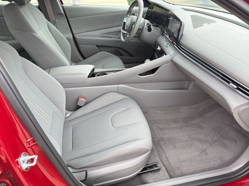 Used 2025 Hyundai Elantra SEL FWD image 31