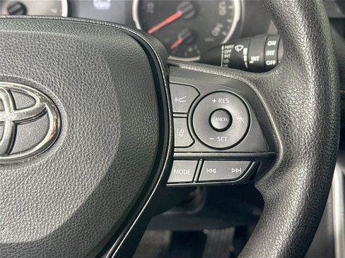 Used 2021 Toyota RAV4 XLE image 16