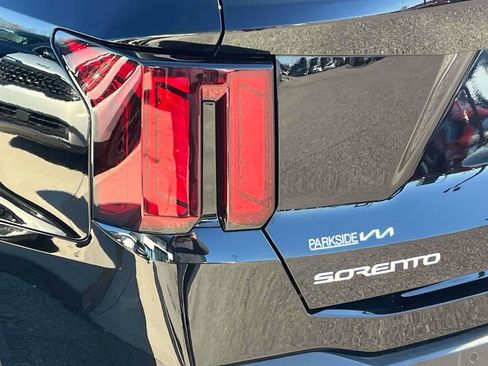 Certified 2025 Kia Sorento S w/ Panoramic Sunroof Package image 36