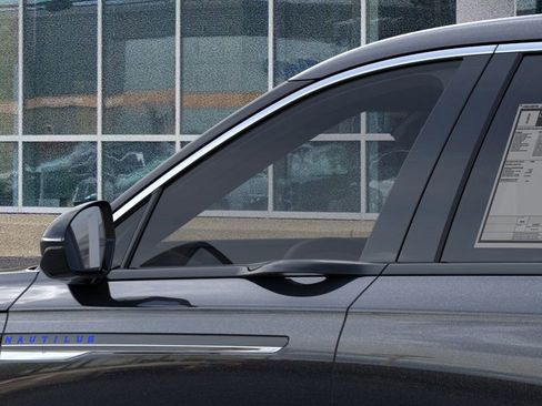 Used 2025 Lincoln Nautilus Premier image 20