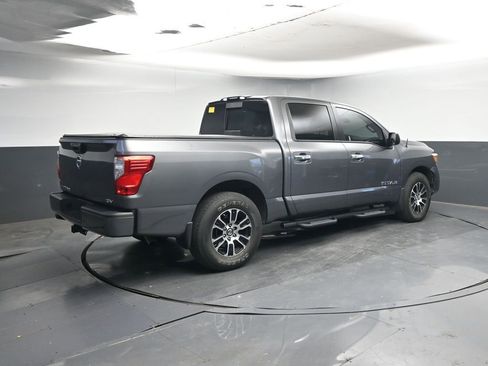 Used 2021 Nissan Titan SV w/ SV Convenience Package image 5