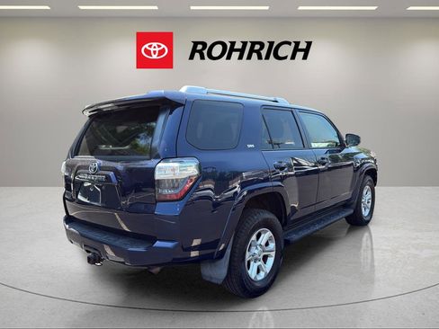 Used 2018 Toyota 4Runner SR5 AWD/4WD image 6