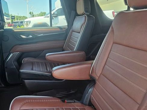 Used 2023 GMC Yukon Denali Ultimate AWD/4WD image 21