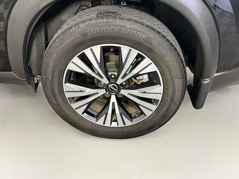 Used 2022 Nissan Rogue SV FWD image 11