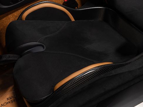 Used 2024 Aston Martin DB12 Convertible image 43