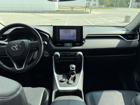 Used 2022 Toyota RAV4 XLE Premium image 17