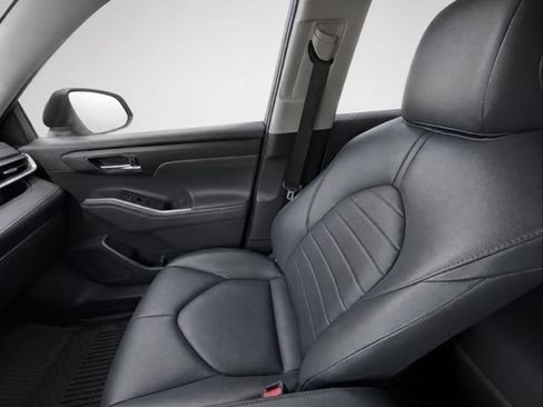 Used 2020 Toyota Highlander XLE AWD/4WD image 19