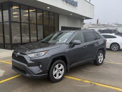 Used 2020 Toyota RAV4 XLE image 1