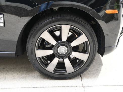 Used 2024 Rolls-Royce Cullinan image 25