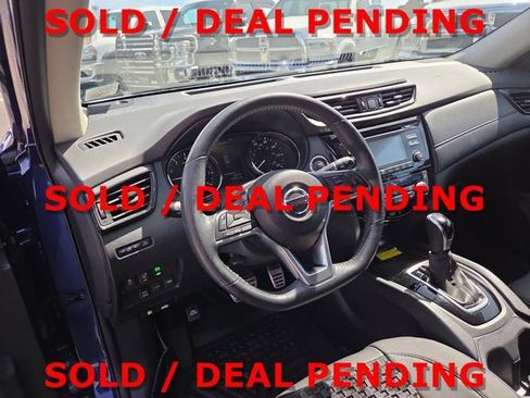 Used 2017 Nissan Rogue SV AWD/4WD image 8