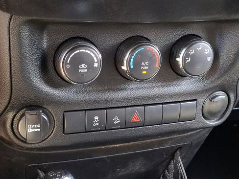 Used 2012 Jeep Wrangler Sport AWD/4WD image 20
