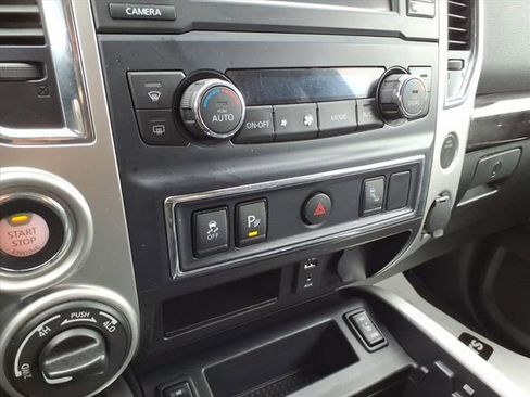Used 2017 Nissan Titan SV image 24