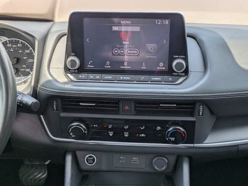 Used 2021 Nissan Rogue S FWD image 19