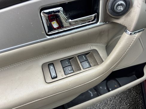 Used 2013 Lincoln MKX FWD image 13