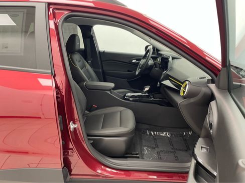 Certified 2024 Chevrolet Trax ACTIV w/ Sunroof Package FWD image 15