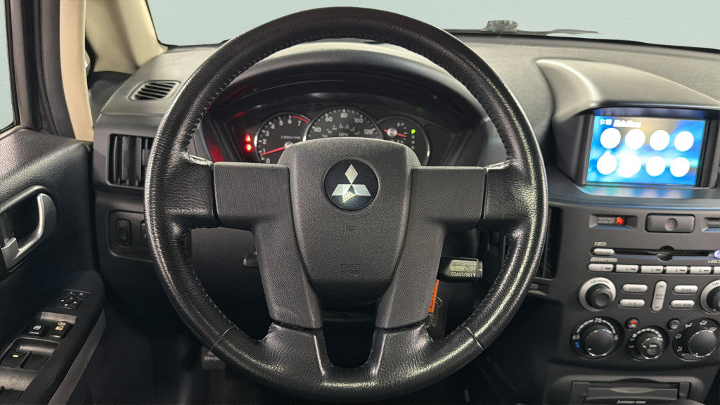 Used 2010 Mitsubishi Endeavor SE AWD/4WD image 35