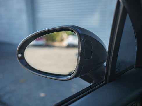 Used 2024 Porsche Macan w/ Premium Plus Package image 36