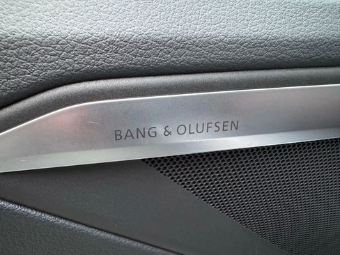 Used 2022 Audi e-tron Premium Plus image 41