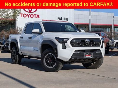 Used 2025 Toyota Tacoma TRD Off-Road AWD/4WD image 2