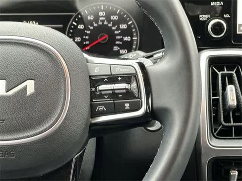 Used 2023 Kia Sorento EX image 9