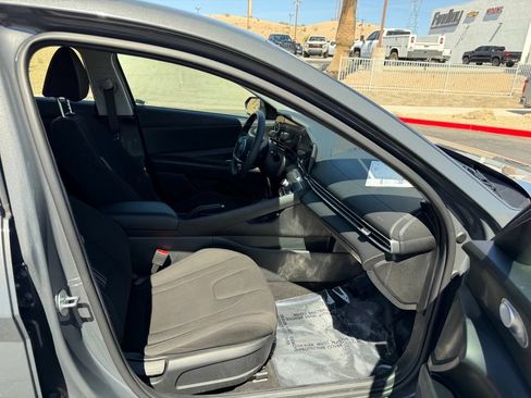 Used 2024 Hyundai Elantra SEL FWD image 13