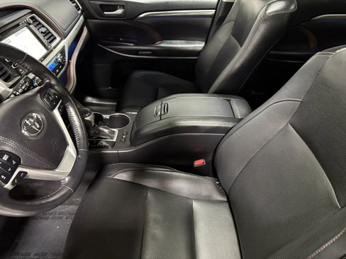 Used 2017 Toyota Highlander Limited Platinum image 13