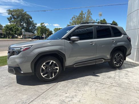 Used 2025 Subaru Forester Limited AWD/4WD image 4