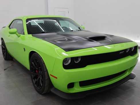 Used 2015 Dodge Challenger SRT Hellcat image 2