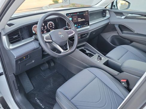 New 2026 Volkswagen Tiguan SE AWD/4WD image 30