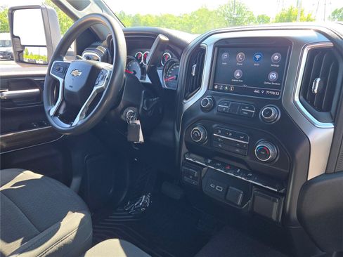 Used 2021 Chevrolet Silverado 2500 LT AWD/4WD image 8