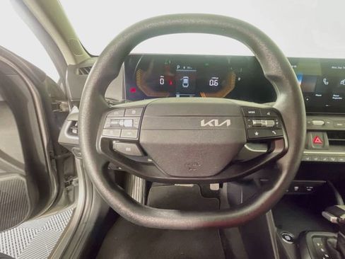 Used 2025 Kia K4 FWD image 12